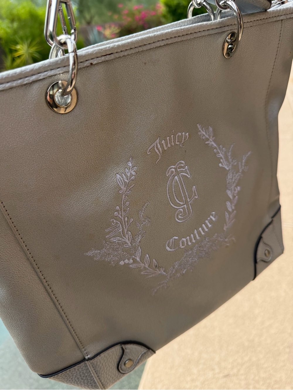 ⛓️ Juicy Couture Metallic Silver/Gray Tote Bag ⛓️ - Picture 2 of 4